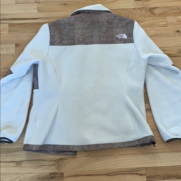 Beige North Face! Never worn! - Picture 4 of 4